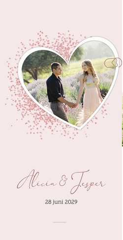 Romantische trouwkaart met foto in groot hart, paperclipje en roze glitters